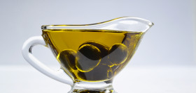 Olive oil vegetable oil gravy glass transparent oil vegetarian 1433675 pxhere