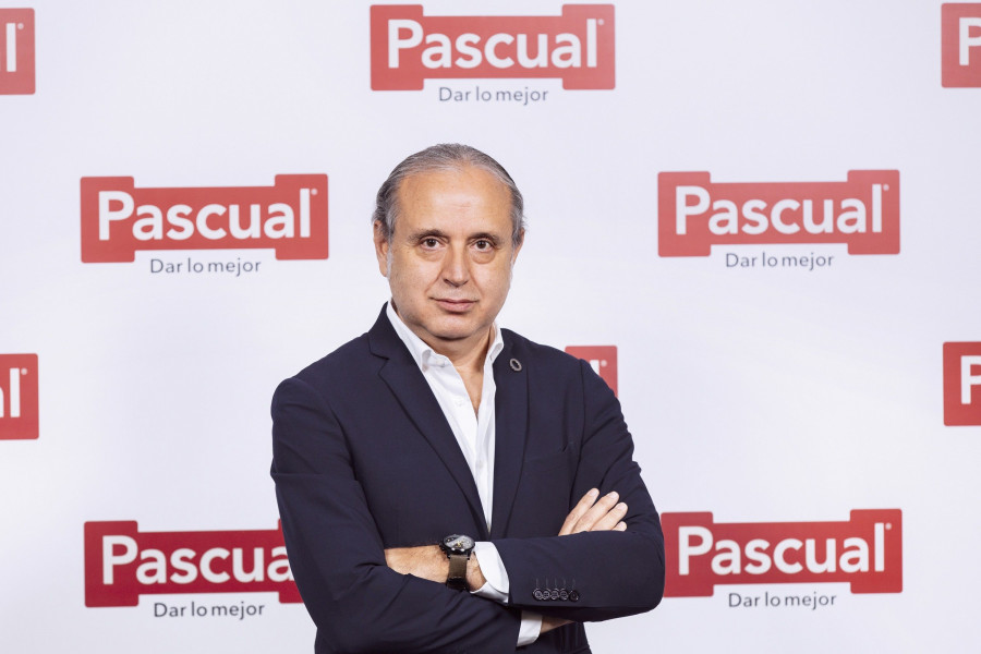Óscar Hernández Prado uenta con una dilatada experiencia en puestos directivos de organismos públicos y privados en el campo de la alimentación.