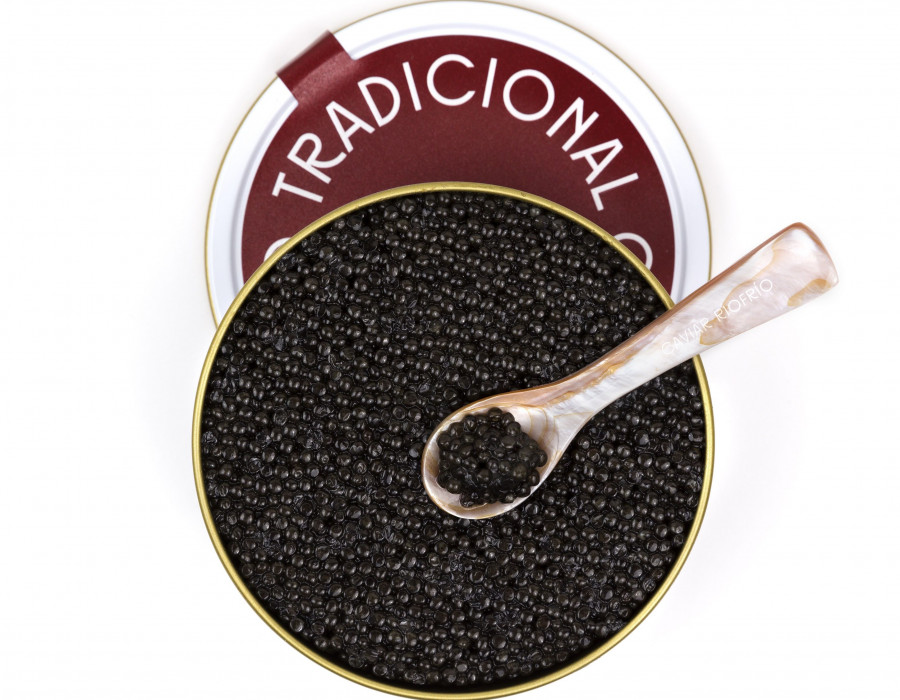 Riofrío elabora caviar de esturión en cautividad.