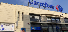 El supermercado cuenta con 103 plazas de parking.