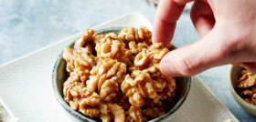 Una onza de nueces incluye proteínas, fibra, magnesio y omega 3.