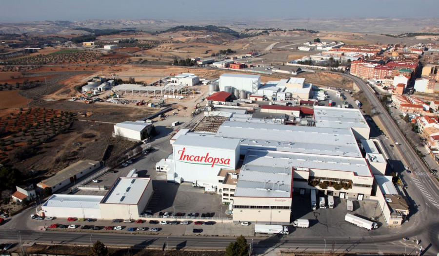 Incarlopsa, empresa familiar de capital 100% español con más de 40 años de historia, tiene sede en Tarancón (Cuenca) y 10 centros productivos en Castilla-La Mancha, Castilla-León, Andalucía y la