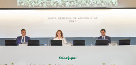 De izda. a dcha.: Víctor del Pozo, consejero delegado; Marta Álvarez, presidenta; José Ramón de Hoces, consejero secretario.