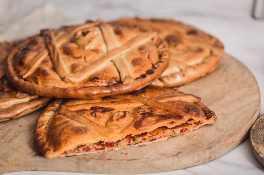La compañía sigue innovando en la comunidad gallega con sus gamas de panes rústicos premium, pizzas artesanas, empanadas y pastelería.
