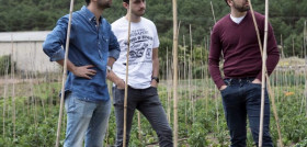De izquierda a derecha, los fundadores de HarBest Market: Mario Rey, Santiago Azurmendi y Álvaro Pérez.