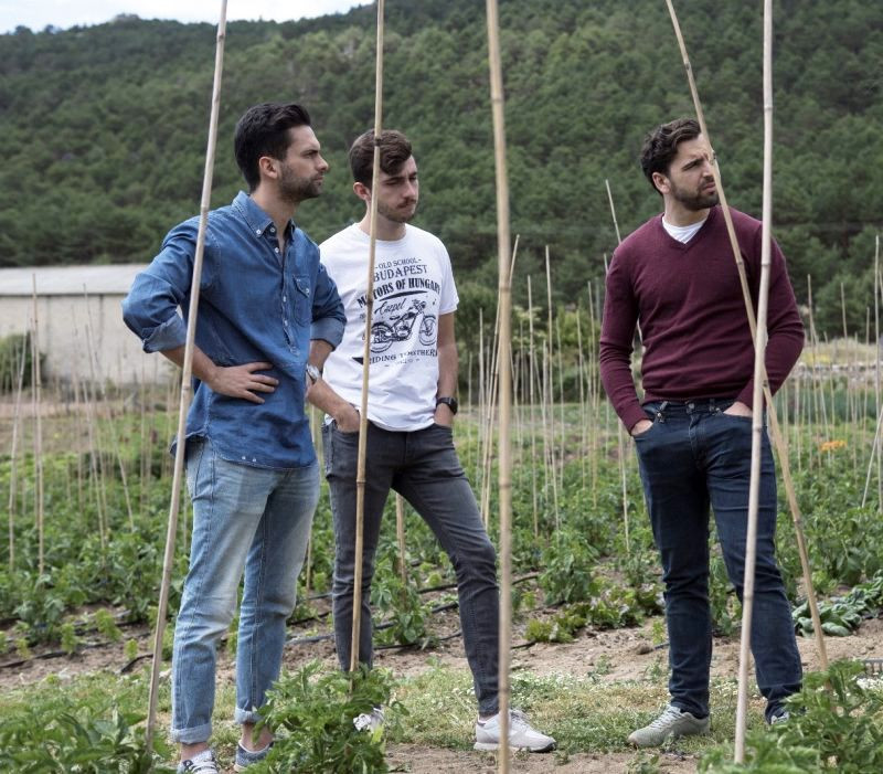 De izquierda a derecha, los fundadores de HarBest Market: Mario Rey, Santiago Azurmendi y Álvaro Pérez.