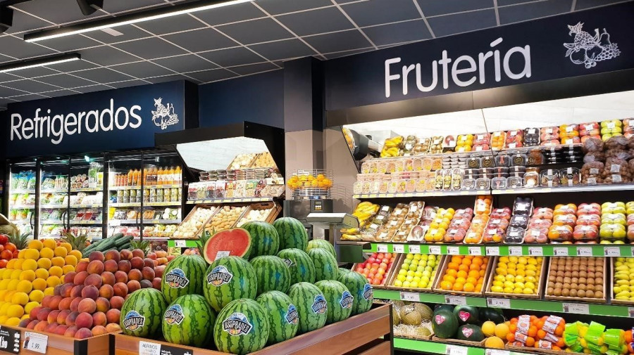 Sección de frutería del nuevo supermercado Unide.