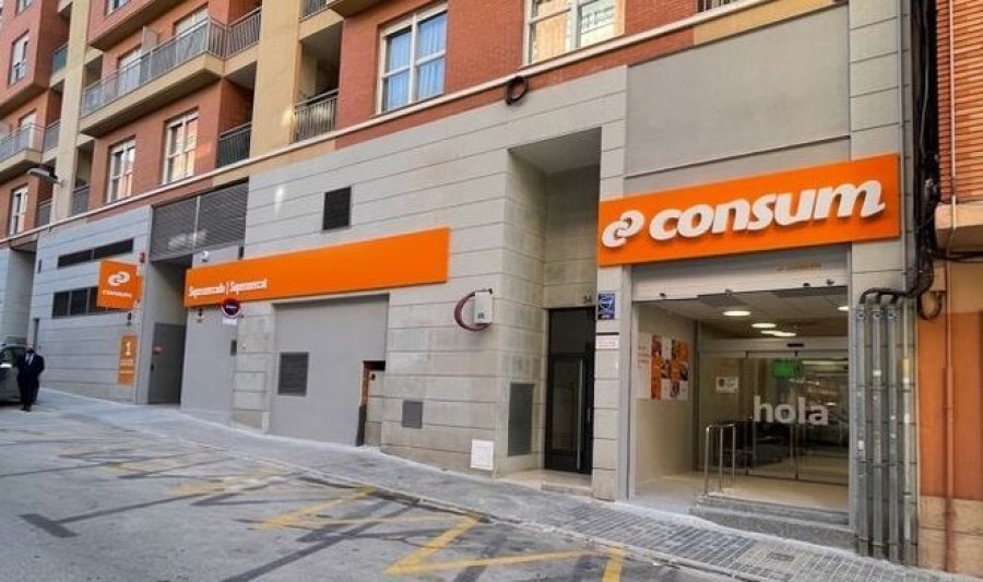 Parte exterior del nuevo Consum en Alcoy (Alicante).