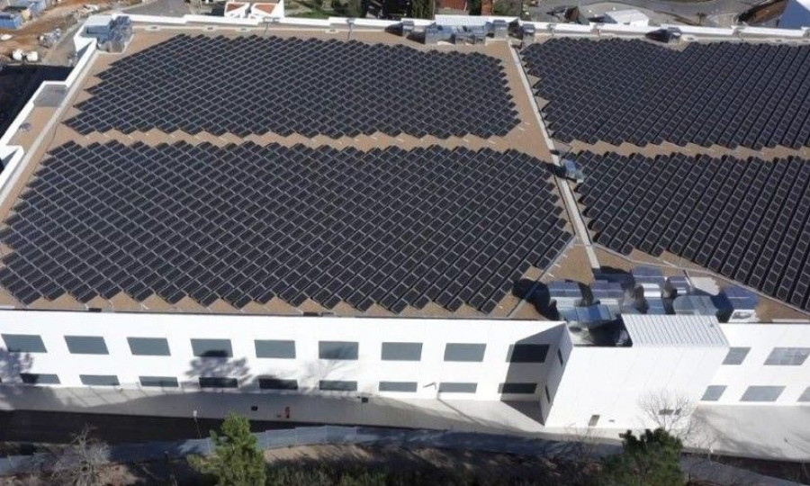 Uno de los proyectos fotovoltaico en una de las instalaciones de Grupo Fuertes.