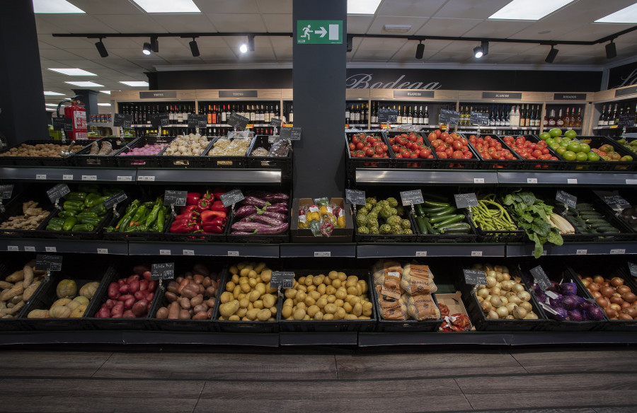 Los supermercados han abierto bajo las señas Suma, Proxim y Spar.