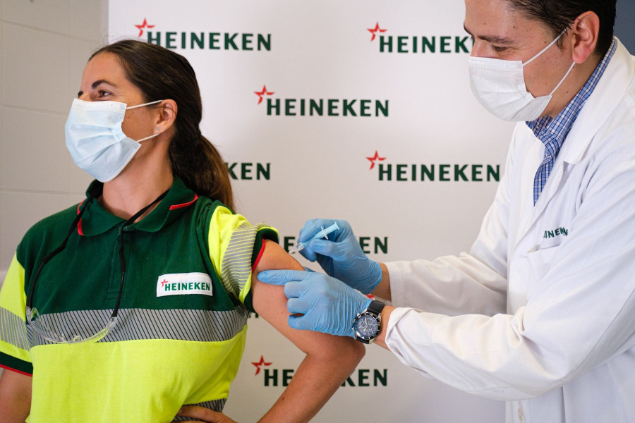 Los empleados de la fábrica de Heineken en Sevilla recibirán la vacuna Janssen.