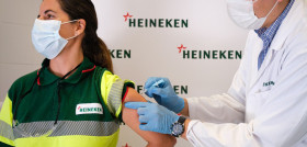 Los empleados de la fábrica de Heineken en Sevilla recibirán la vacuna Janssen.