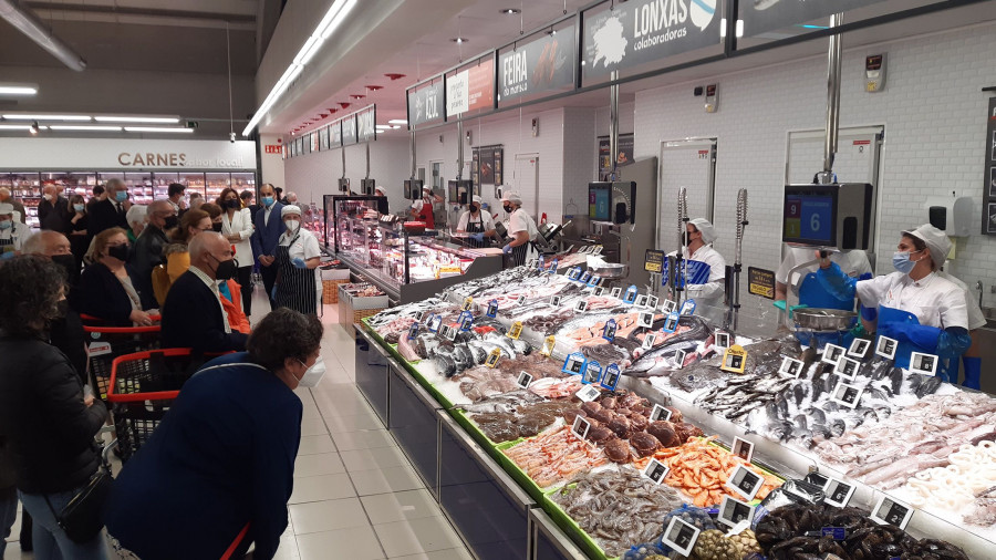 Sección de productos frescos del nuevo establecimiento de Vegalsa-Eroski