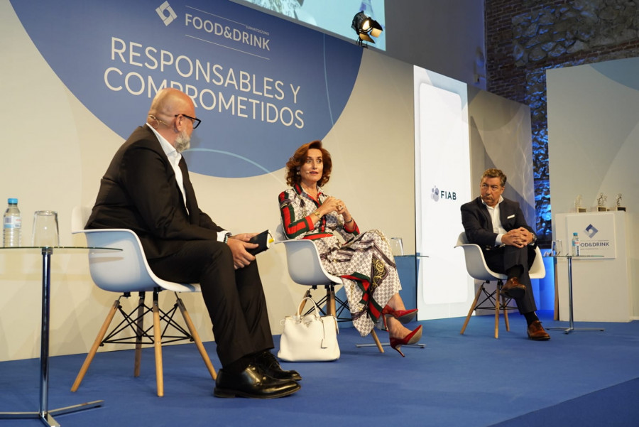 El evento ha contado con la participación del expresidente Felipe González; el periodista Vicente Vallés; el chef Joan Roca; Laura González-Molero, presidenta de la APD; Javier Vello, socio de EY;
