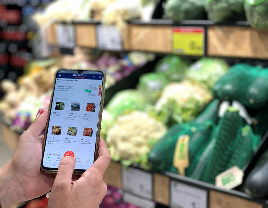 La solución permite visualizar el proceso de compra en tiempo real a través de la app de Lola Market y chatear con el Personal Shopper para añadir, cambiar o quitar productos.