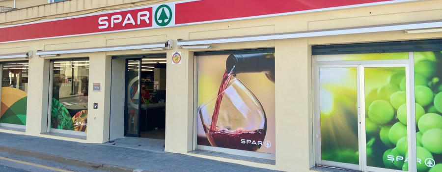 Este establecimiento es el tercero que regenta la empresa en el municipio de L'Escala y está situado en la zona de la playa de Riells, en la calle Margarida, 23.