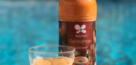 El salmorejo es fácil de llevar a cualquier parte e ideal para alimentarse de manera sana en la playa o en el campo.