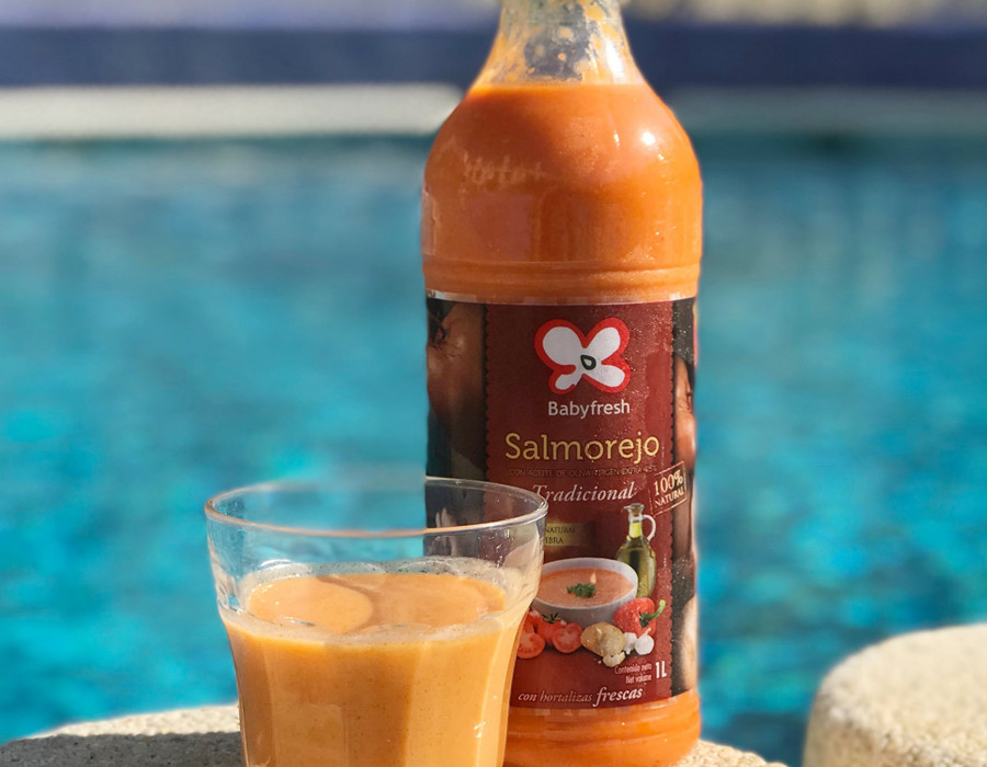 El salmorejo es fácil de llevar a cualquier parte e ideal para alimentarse de manera sana en la playa o en el campo.
