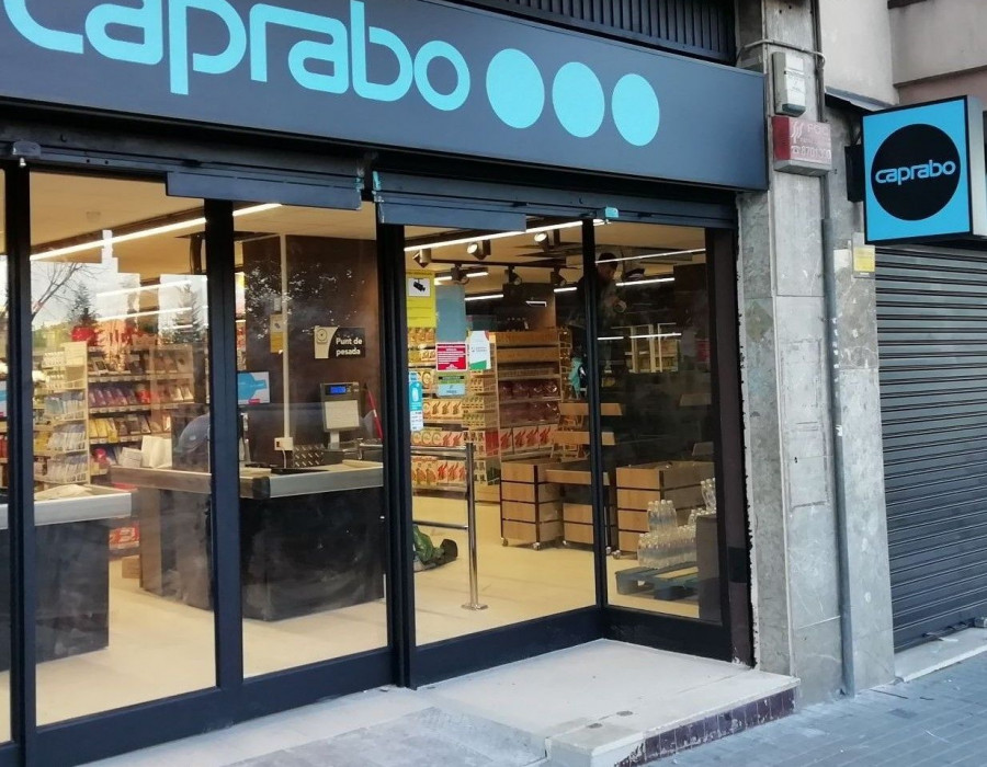 La nueva tienda de Caprabo responde a los criterios de supermercado de nueva generación de la compañía.