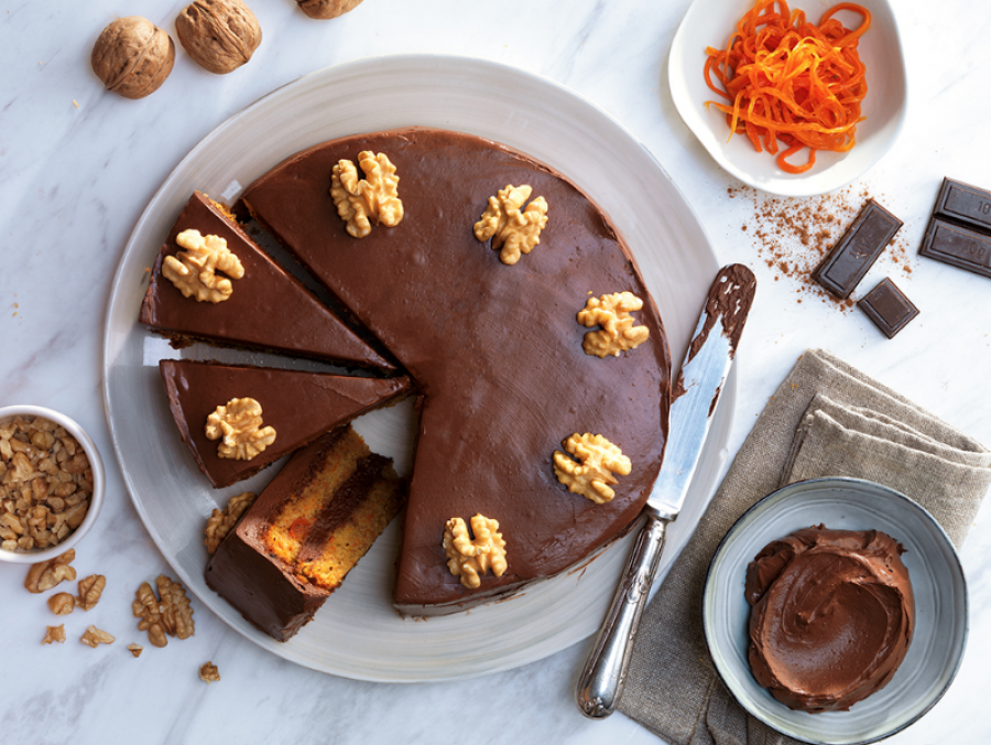 Tarta de zanahoria y nueces con cobertura de chocolate, receta presentada en la campaña #TuMomentoNueces