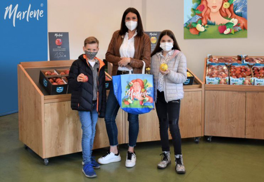 La obra elegida para representar la marca del Consorcio VOG con ocasión del vigésimo quinto aniversario de Marlene, se ha impreso en más de ciento cincuenta mil bolsas de la compra.