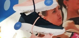 En la elaboración de este calzado se ha utilizado, por cada par de zapatillas, una media de 1,5 botellas de plástico para fabricar el tejido exterior.