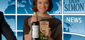 Coincidiendo con el aniversario de sus 40 años, Don Simón lanza un nuevo vino tinto tempranillo y blanco verdejo en botella de cristal de 1 litro con una apuesta de García Carrión por la sosten