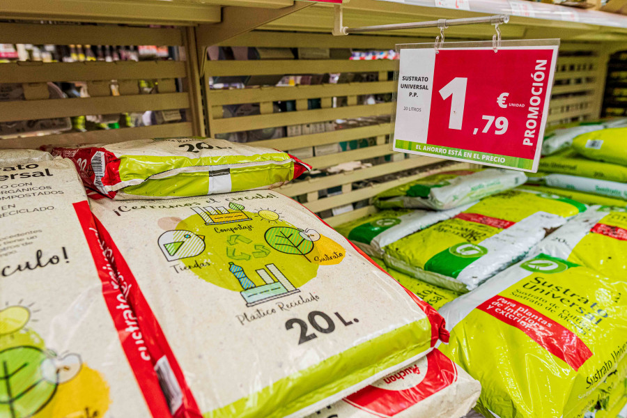 El producto es envasado con un 50% de granza de PEBD procedente también de los mismos hipermercados.