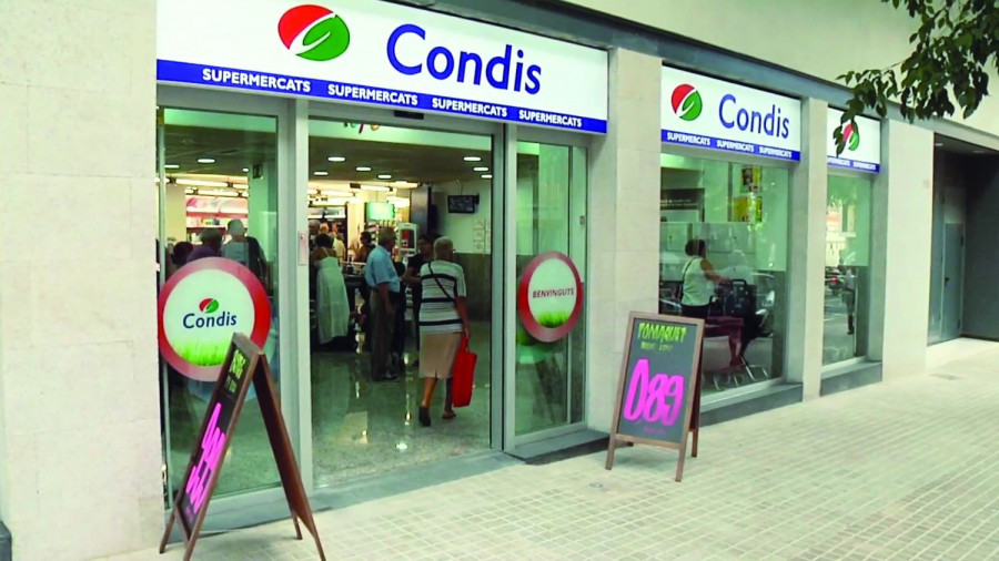 El establecimiento, un Condis Express, está situado en la Calle Rafael Finat número 17 y tiene una superficie de ventas de 180 metros cuadrados.