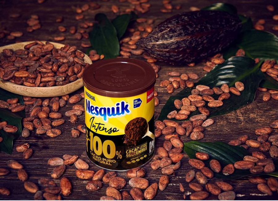 Nesquik Intenso 100% es un producto sin gluten, elaborado con cacao natural y producido en La Penilla del Cayón, Cantabria.