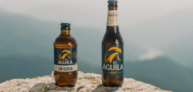 La cervecera presenta así El Águila Sin Filtrar, una lager especial ligeramente turbia cuya elaboración moderna se inspira en los métodos de 1900.