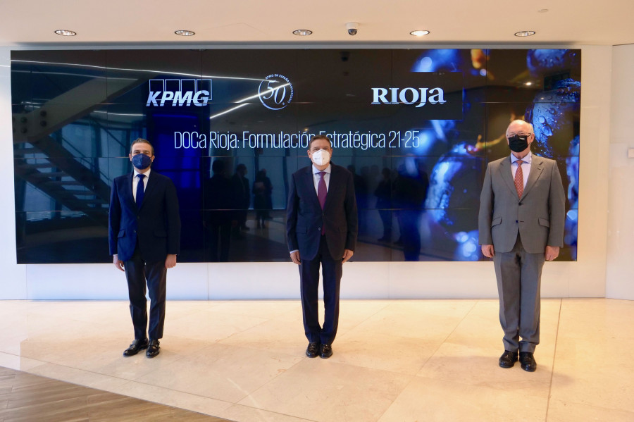 En la foto: Enrique Porta, Luis Planas y Fernando Salamero en el acto de presentación del nuevo Plan Estratégico de la DOCa Rioja.
