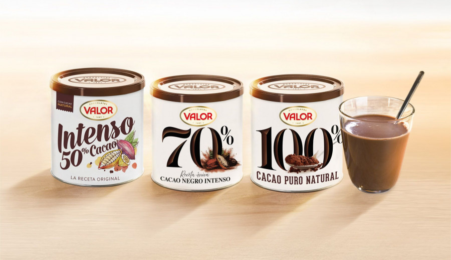 La gama ‘Auténticos Cacaos’ se inauguraba con el lanzamiento de su Cacao Negro 70% y ha sido ampliada el pasado año con el Cacao Puro 100% Natural.