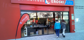 Entrada al nuevo supermercado franquiciado de Eroski, ubicado en la localidad zaragozana de Cadrete.