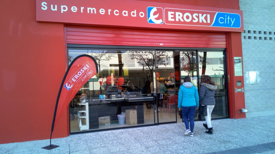 Entrada al nuevo supermercado franquiciado de Eroski, ubicado en la localidad zaragozana de Cadrete.