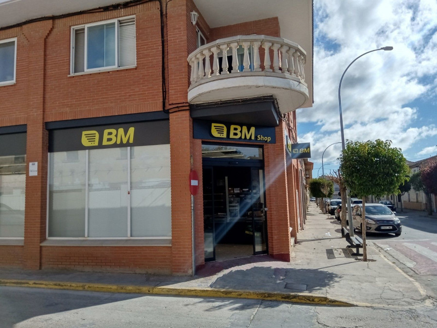La franquicia, actualmente con dieciséis tiendas, tiene como objetivo llegar a barrios y zonas donde no tienen cabida otro tipo de formatos de tienda.