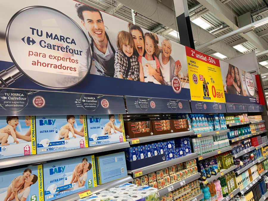 Persistente Discreto beneficio Carrefour intensifica su política de precios con la bajada de más de 1.000  productos de su marca