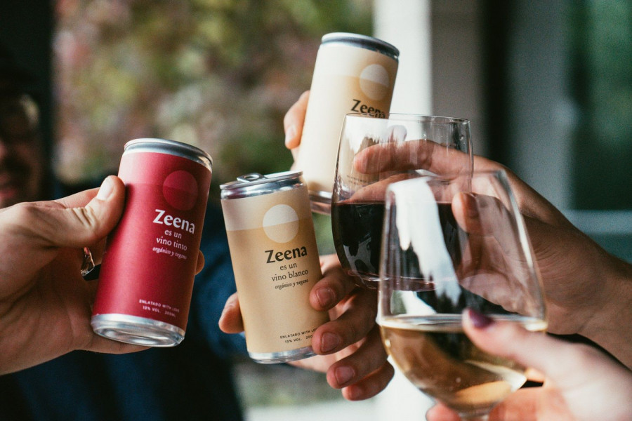 Sus dos primeras referencias son un tinto y un blanco elaborados con garnacha procedentes de Terra Alta, Cataluña.