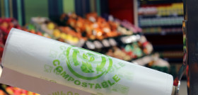 Las bolsas, elaboradas con fécula vegetal, desaparecen sin producir residuos tóxicos convirtiéndose en abono orgánico.