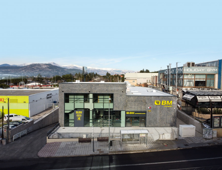 El supermercado se encuentra en la avenida Juan Carlos I, número 22 y cuenta con una sala de ventas de 835 metros cuadrados.