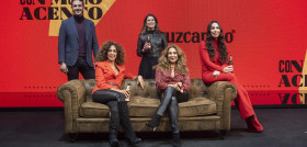 Cruzcampo ha celebrado un encuentro virtua junto a las artistas Lolita, Rosario, la cantante y compositora María José Llergo, el periodista y presentador Diego Losada y a la directora de marketing d