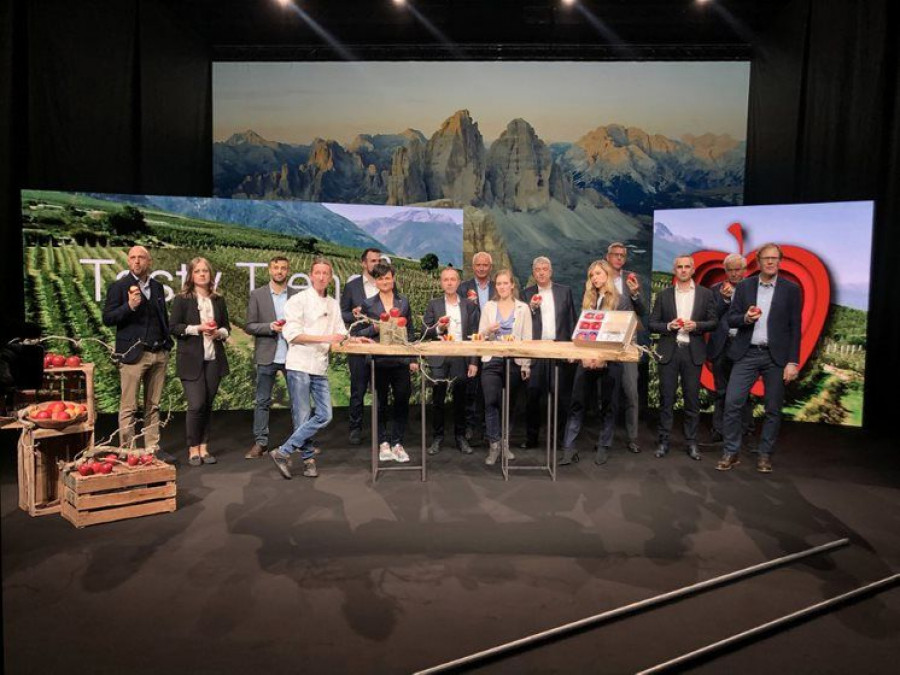 Las organizaciones de comercialización VOG  y VIP presentaron las tres nuevas variedades durante el evento internacional digital Apple Summit 2021, celebrado en Bolzano, bajo el lema 