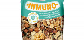 Inmuno es una combinación de frutos secos que ayuda a reforzar las defensas. Este cóctel se compone de avellana cruda, pipa de girasol y pipa de calabaza crudas y peladas, nueces en grano y cacahuet