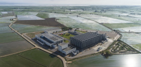 Nomen Foods dispone de una planta de producción en Deltebre (Tarragona), que emplea a 70 trabajadores y tiene garantizada en exclusiva el abastecimiento de arroz proveniente de 5.500 hectáreas en la