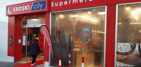 La nueva tienda franquiciada ofrece a los consumidores un servicio completo de alimentación con marcas de fabricante, marca propia y frescos.