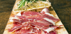 Con este triple programa, la Interprofesional habrá invertido 18 millones de euros en el quinquenio 2018-2023 en promocionar el Jamón Ibérico en los principales mercados internacionales.