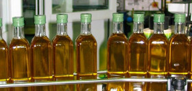 En cuanto al acumulado por campaña, en estos dos primeros meses de la actual campaña el aceite de oliva virgen extra alcanza los 23,57 millones de litros, cantidad prácticamente similar a la campa