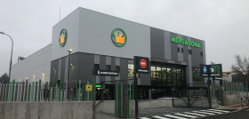 El nuevo supermercado, que sustituye tras su cierre al ubicado en la C/ San Blas, cuenta con una plantilla de 54 trabajadores.