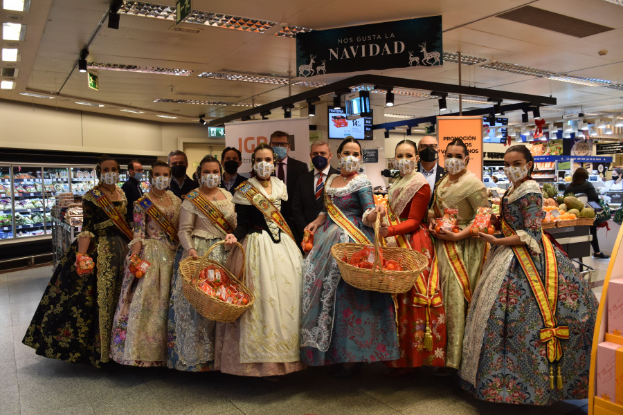 Nueve Falleras Mayores pertenecientes a la Federación de Fallas de 1ª A han promocionado el producto estrella de la agricultura valenciana.