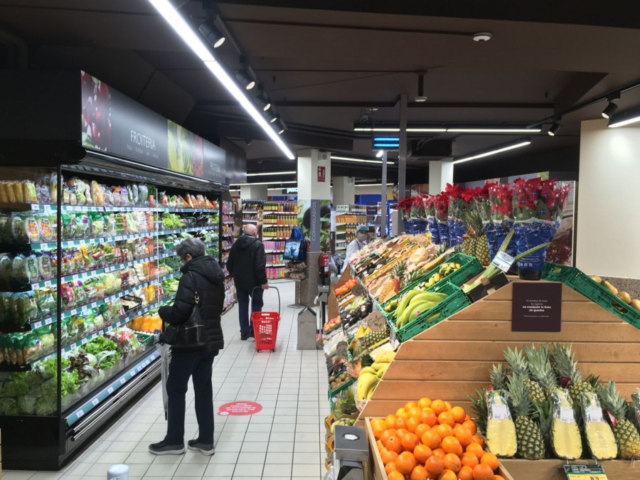 El supermercado Gadis de Santa Cristina (Oleiros, A Coruña) ha experimentado una profunda reforma y una gran ampliación.